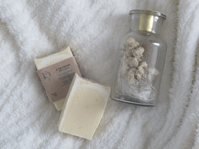 L'Occitan : savon local aux huiles de tournesol et colza, au miel, à la cire d'abeille et au safran