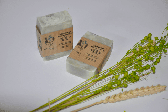 Menthe&amp;Eucalyptus : savon surgras aux argiles blanches et vertes et aux huiles essentielles de menthe poivrée et d&#039;eucalyptus